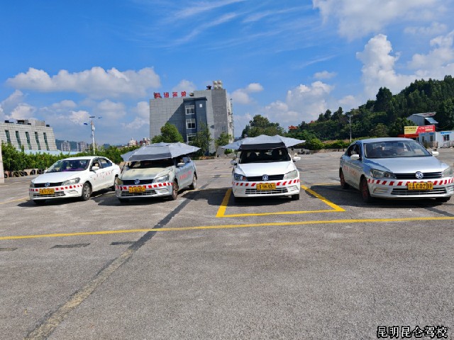 教练车队列